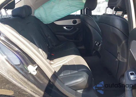 2016 Mercedes-Benz C 300 Luxury/Sport z USA, uszkodzony, nr VIN 55SWF4JB2GU157152